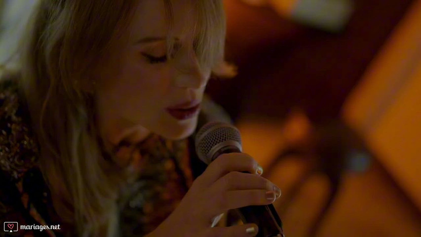 Chloe Dunn Live