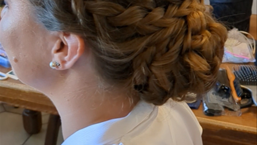 Maquillage et coiffure de Marie Eugénie