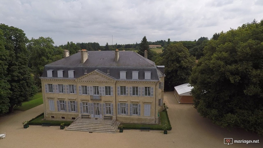 Château de Salvanet et chapiteau doucet