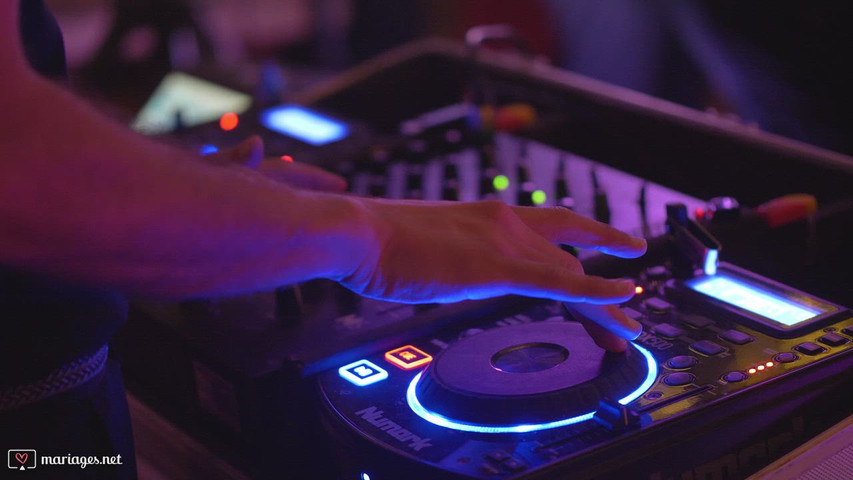 DJ