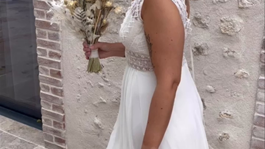 Coiffure mariée avec couronne de fleurs séchées 