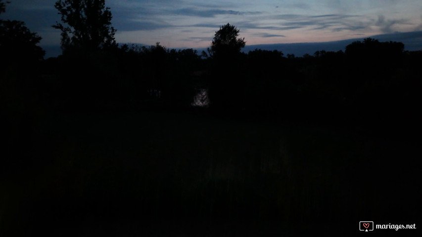 La maison du lac en soirée