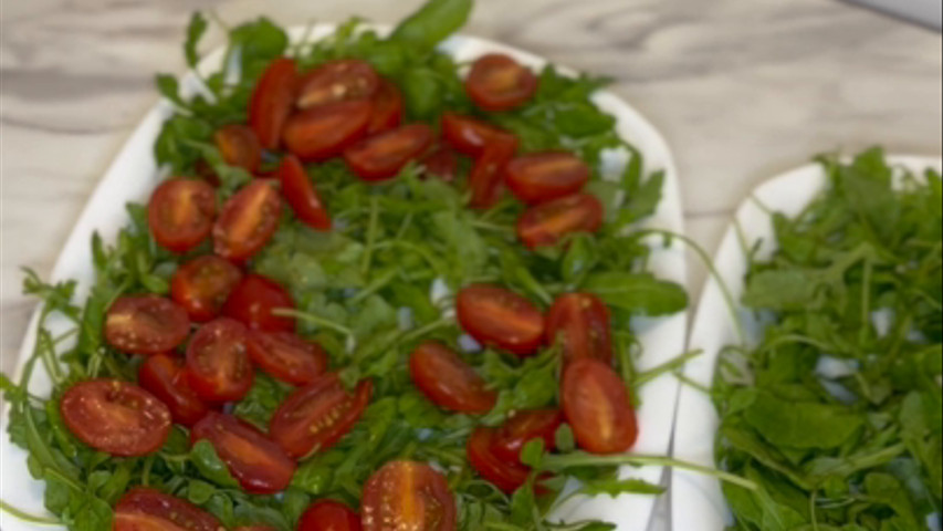 Burrata , tomate cerises, basilic 