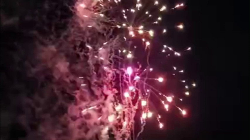 Extrait spectacle pyrotechnique bouquet Multicolore 75mm