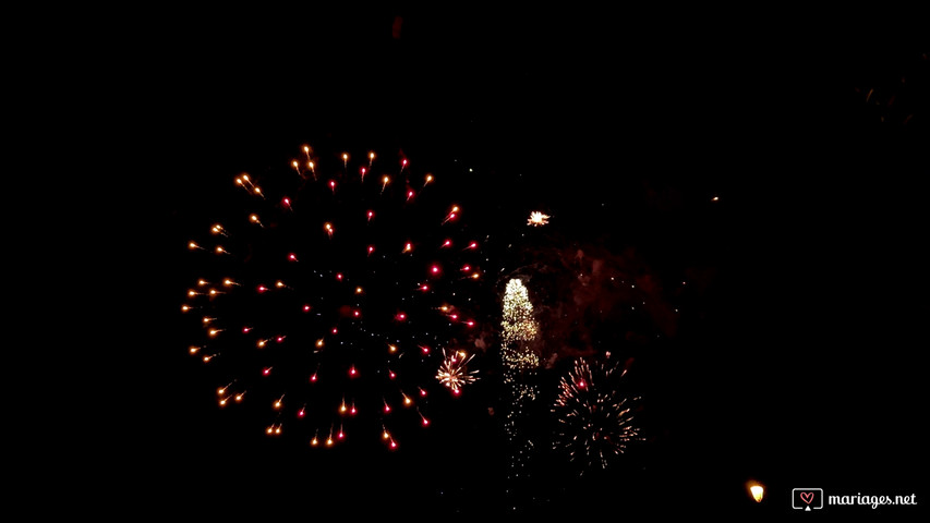 Extrait spectacle pyrotechnique bouquet multi 100mm