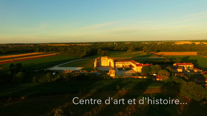 L'Abbaye de Trizay vu du ciel