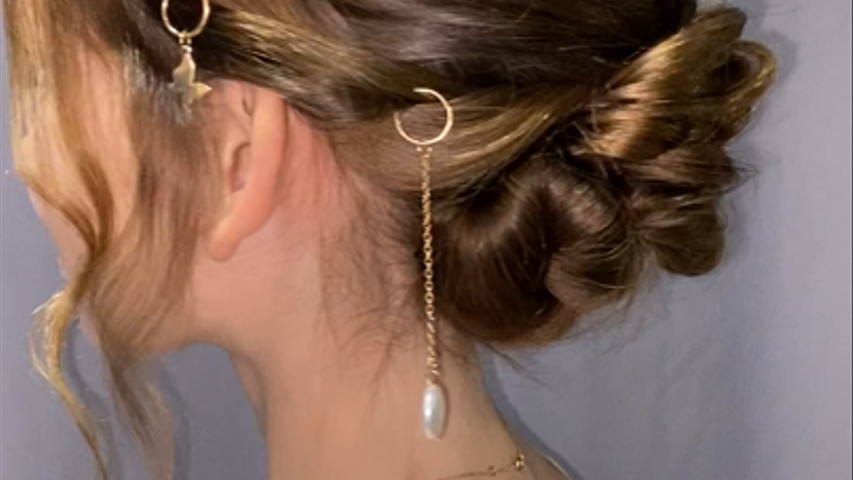 Chignon bas torsadé sous toutes ses coutures 