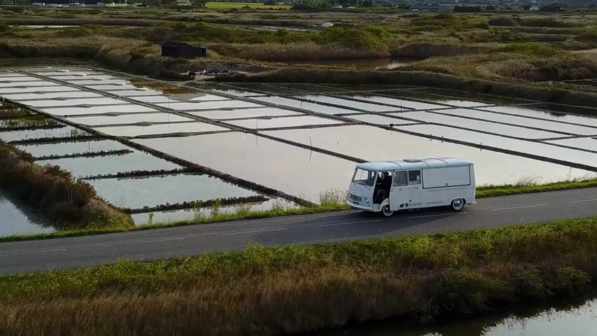 Film je vais et je vins, Wine Truck - Bar à vin mobile