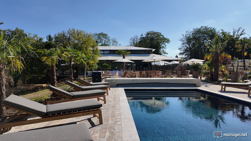 Côté piscine