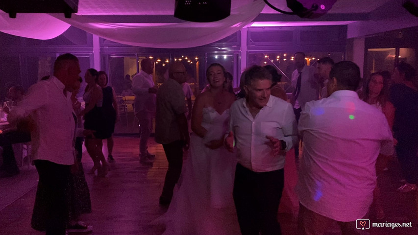 Soirée dansante d'un mariage.