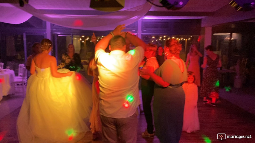 Soirée dansante d'un mariage.