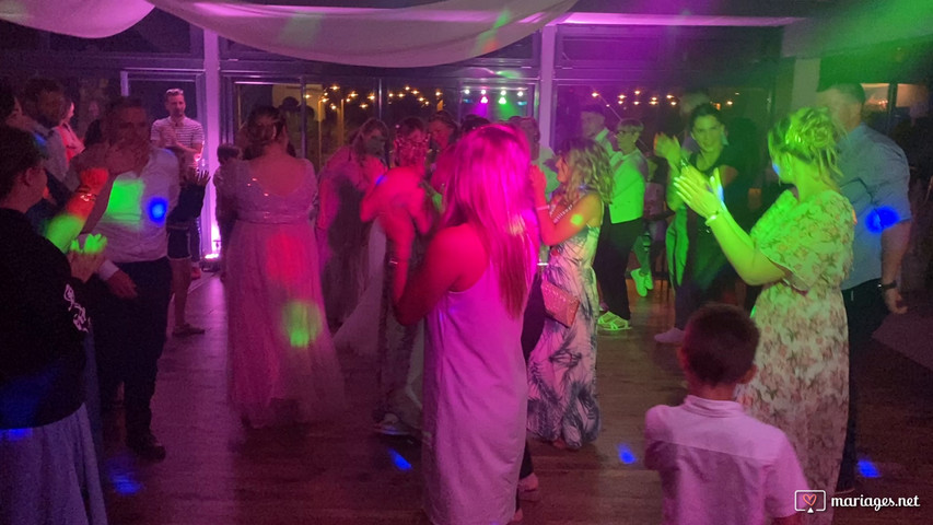 Soirée dansante d'un mariage.