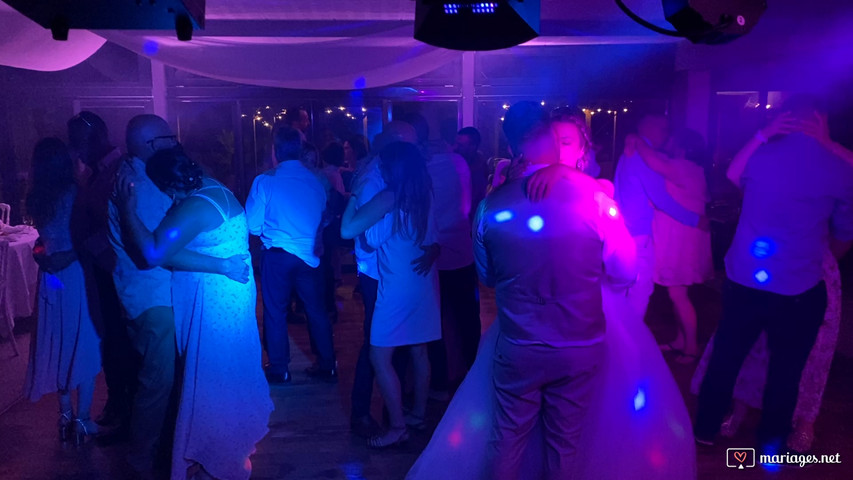 Soirée dansante d'un mariage.