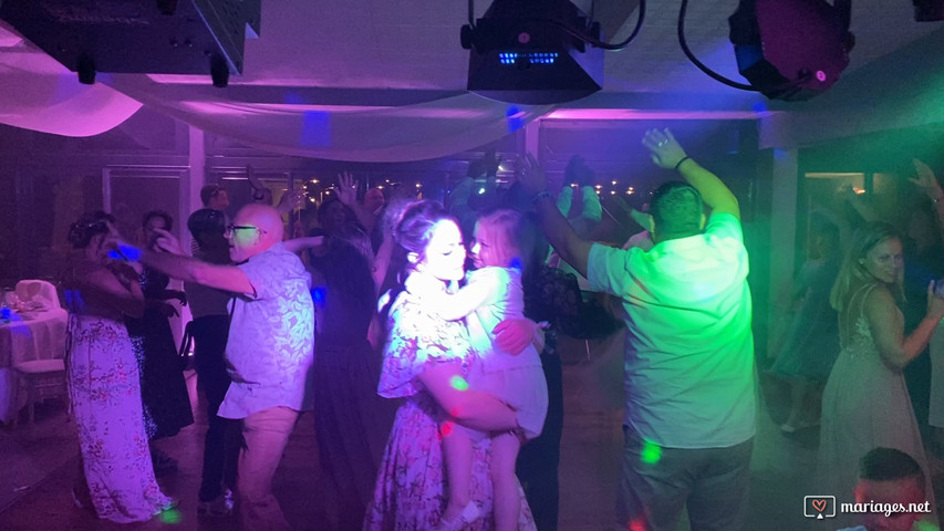 Soirée dansante d'un mariage.