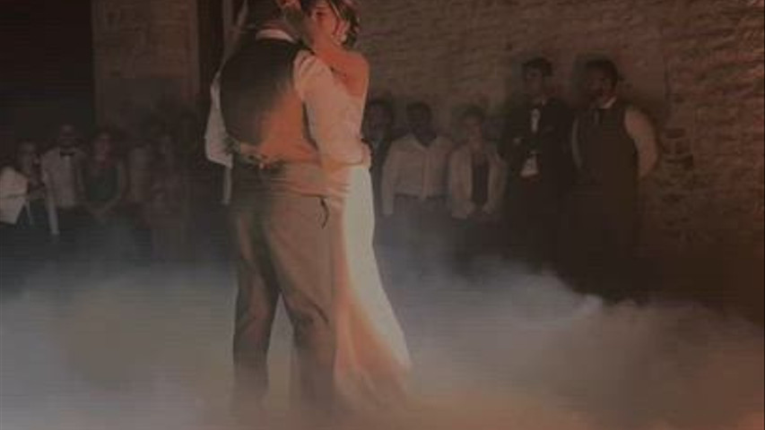 OUVERTURE DU BAL AVEC FUMEE LOURDE