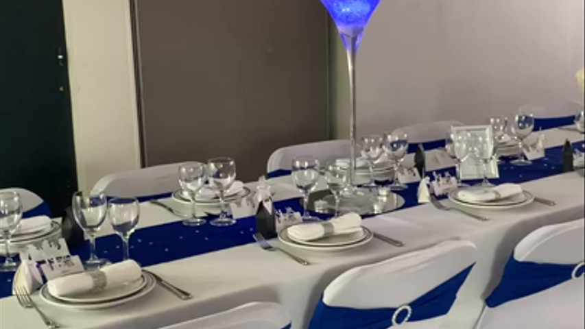 Décor bleu avec touches de rose