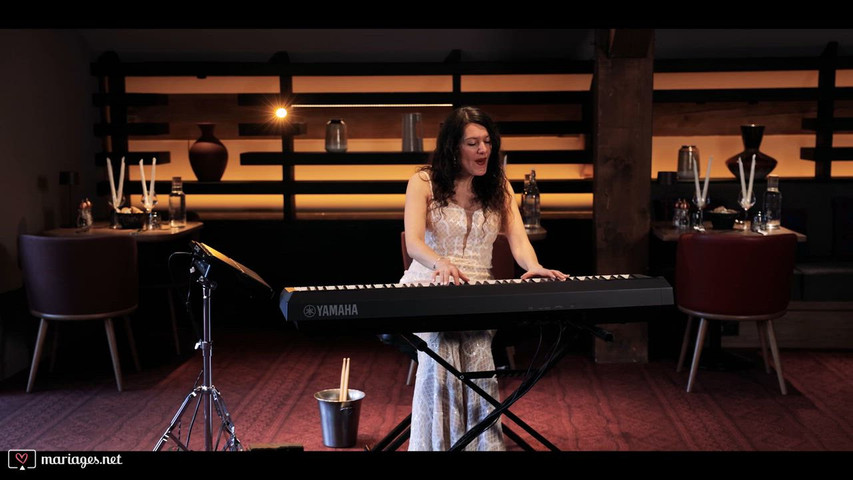 Claire Litzler - chant, piano, percussions