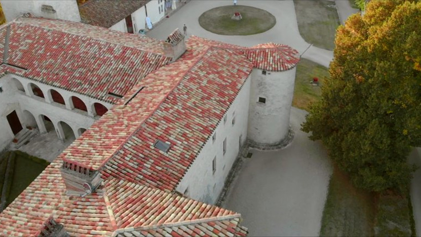 Video aérienne du chateau de Sainte Foy