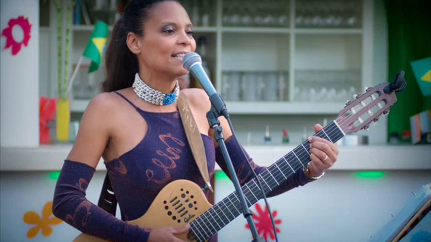 Chanteuse guitariste brésilienne 