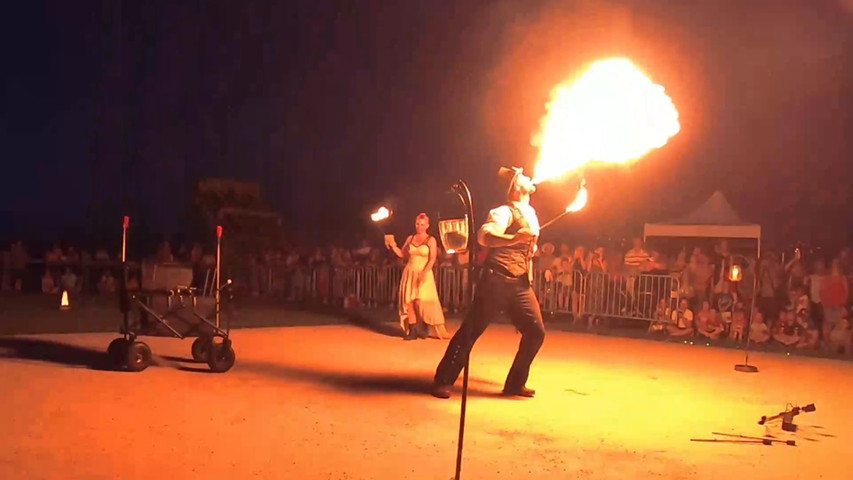 Spectacle de feu et pyrotechnique