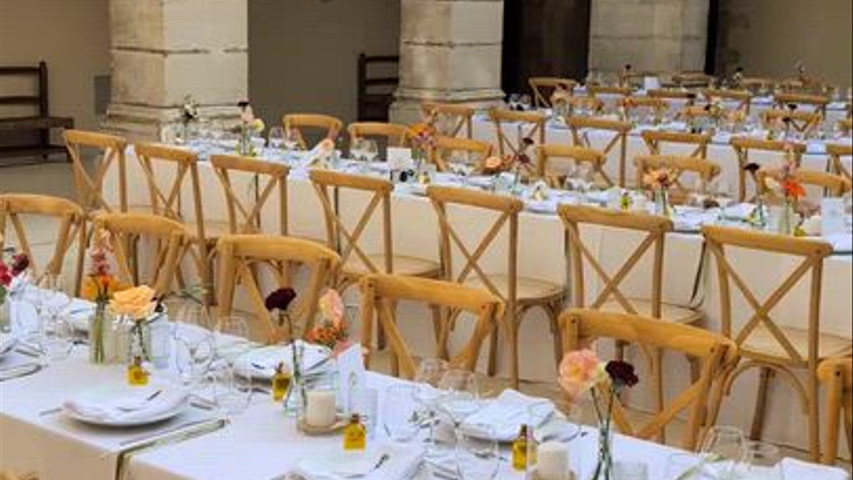 TABLE BANQUET
