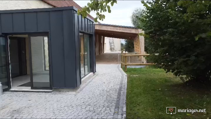 Découvrez notre domaine avec sa terrasse couverte