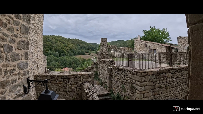 Visite du Château du Poët-Célard !