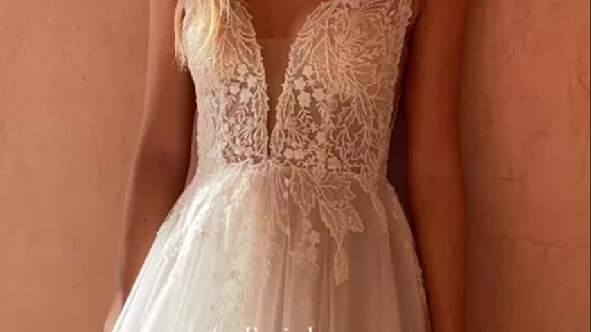 Crimson Pronovias 