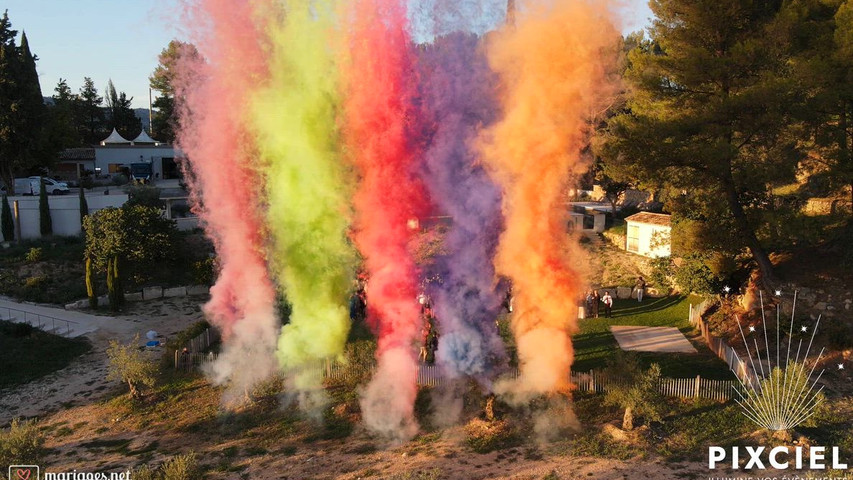 Feu de jour coloré : tir intense droit avec étoiles