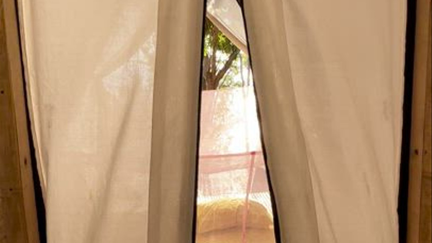 Nuit dans une hutte