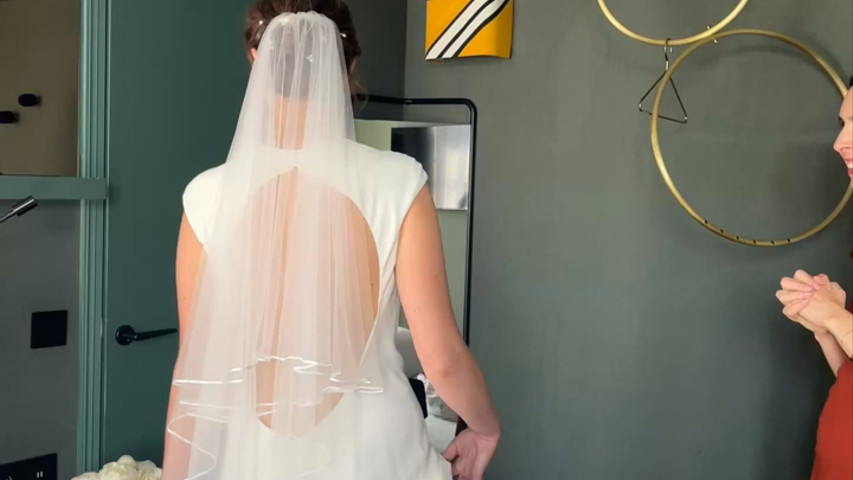 Chignon avec voile et maquillage marieée