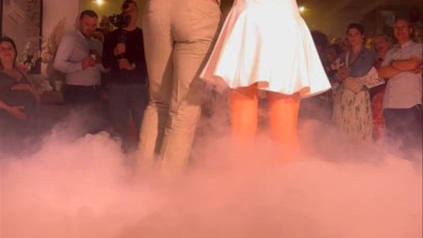 Ouverture de bal avec Fumée lourde à (eau) 