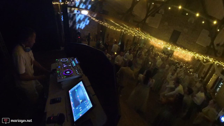 Quand le dj met ta chanson préférée