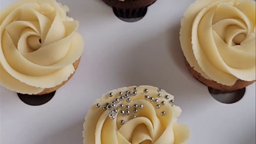 La Box Dégustation Cupcakes : 12 Mini Merveilles pour Dire Oui au Goût Parfait