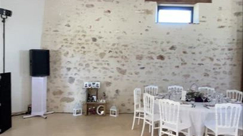 Salle de réception décorée 