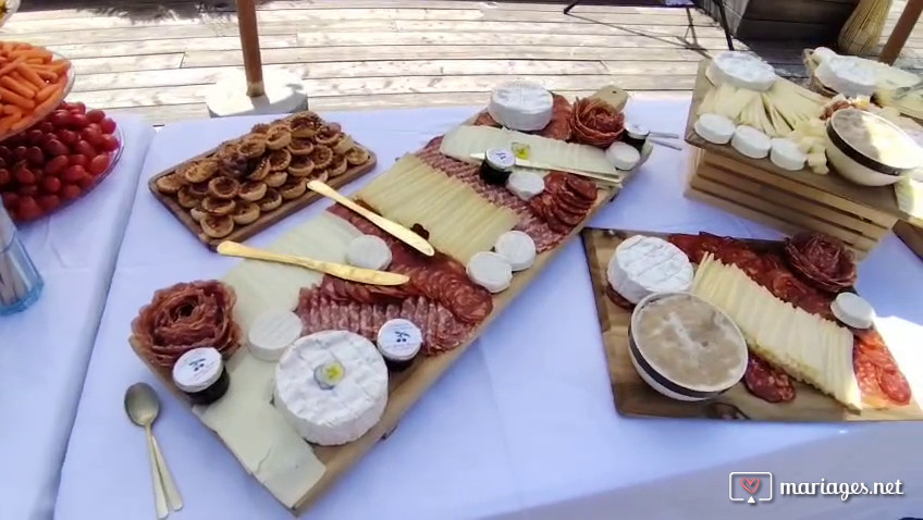 Buffet charcuteries, fromages et tapenades 