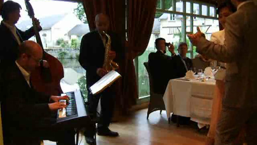 Dîner de mariage en petit comité avec trio jazz d'ambiance