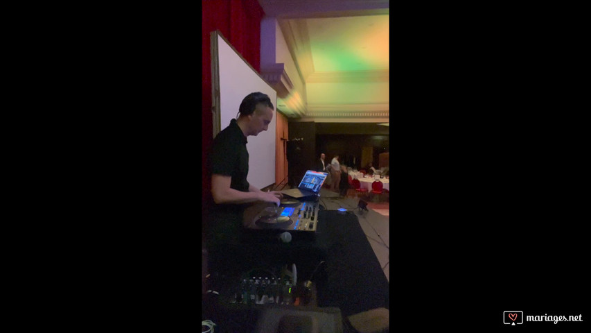 Installtion, mix