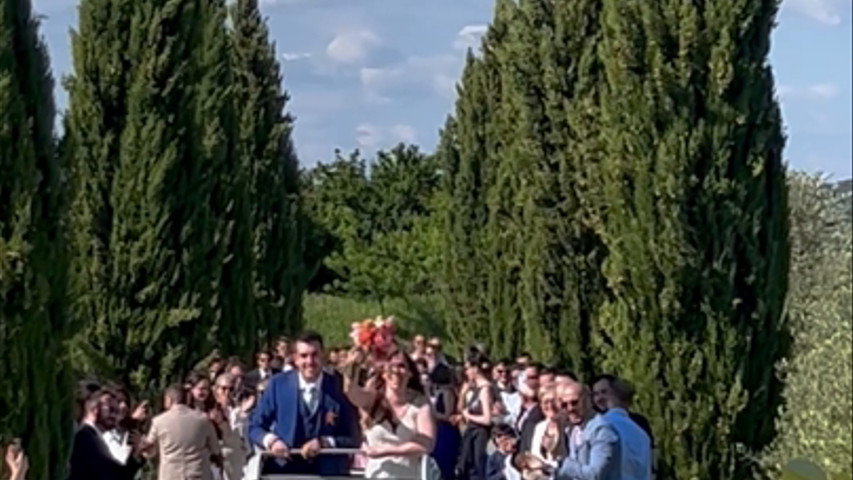 Arrivée des mariés en 2cv