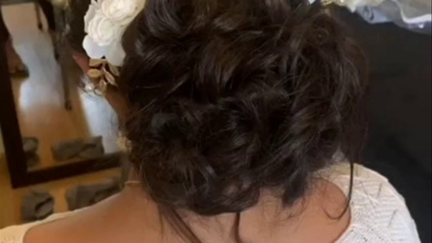 Joli chignon pour la belle Adina !