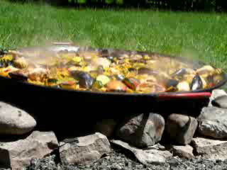 Paella au feu de bois