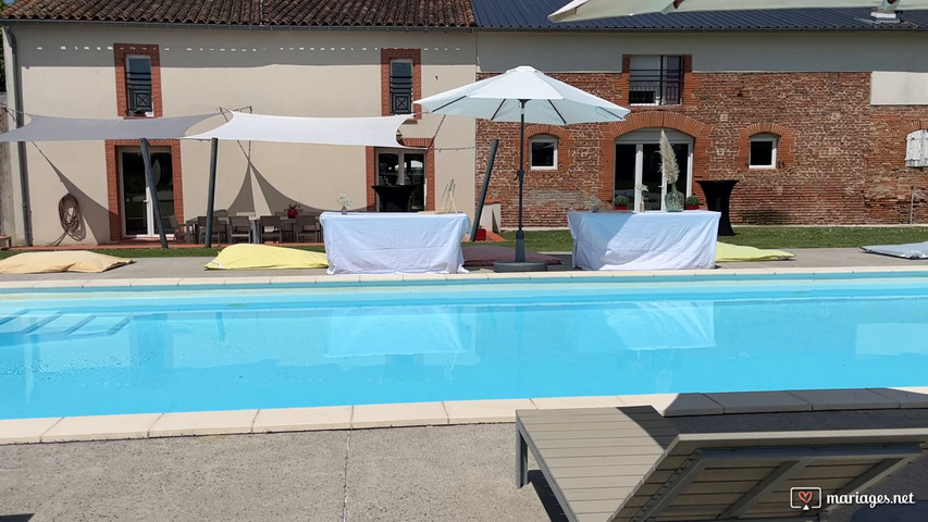 ÉCURIES de Ronsac côté Piscine 