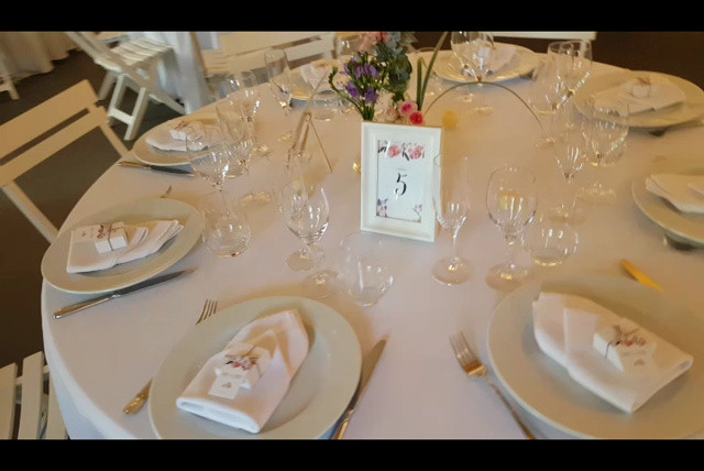 Mariage de Sarah et Clément au Château de Beauvoir à Saint-Pourçain-sur-Besbre dans l'Allier