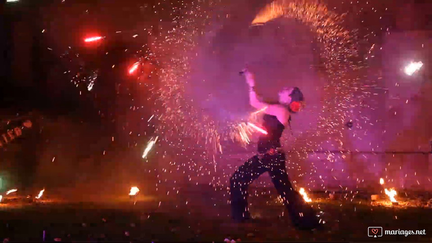 Mariage: spectacle de feu et spectacle de lumière