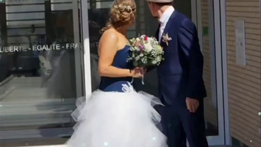 Robe de mariée en jean et tulle 