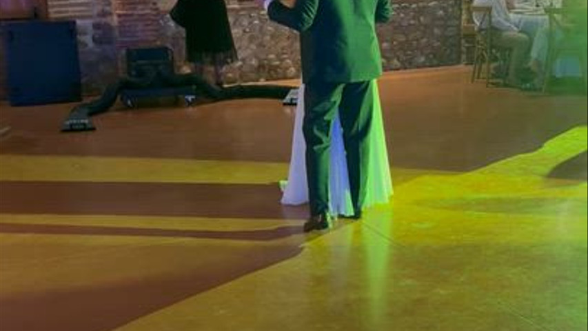 Ouverture Bal au Mas Conte ( avec surprise : le grand père qui chante )