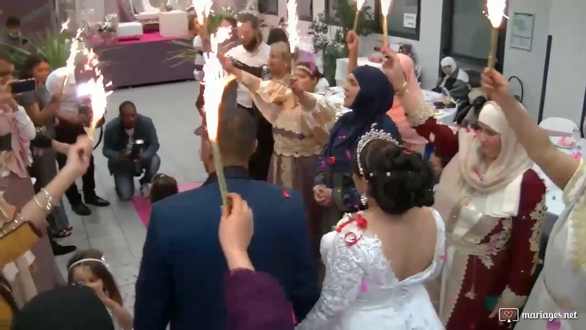 Mariage maghrébin sous forme de reportage.