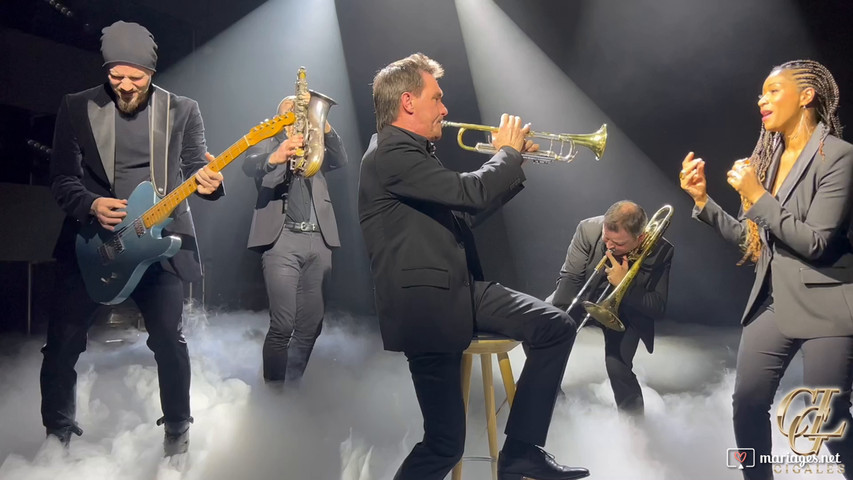 Should be dancing. Orchestre mariage 