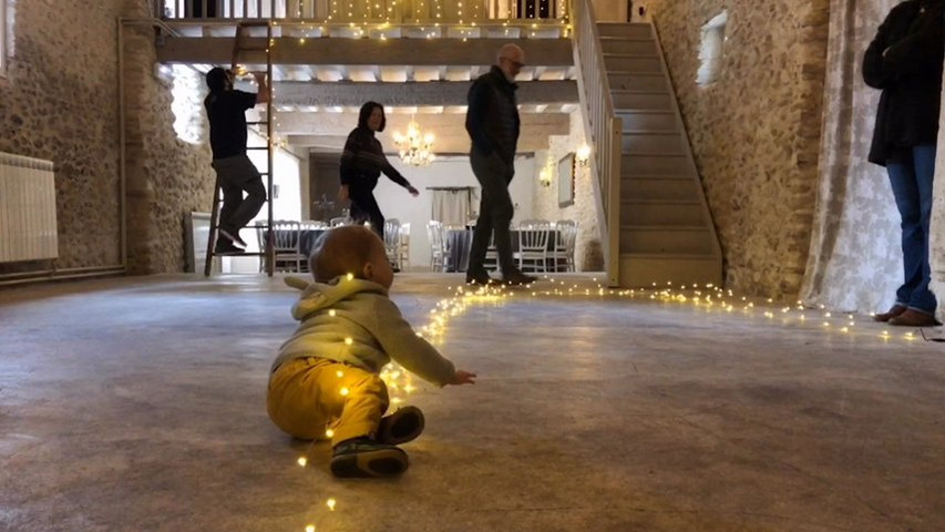 Guirlandes lumineuses dans la salle de réception de Riveneuve