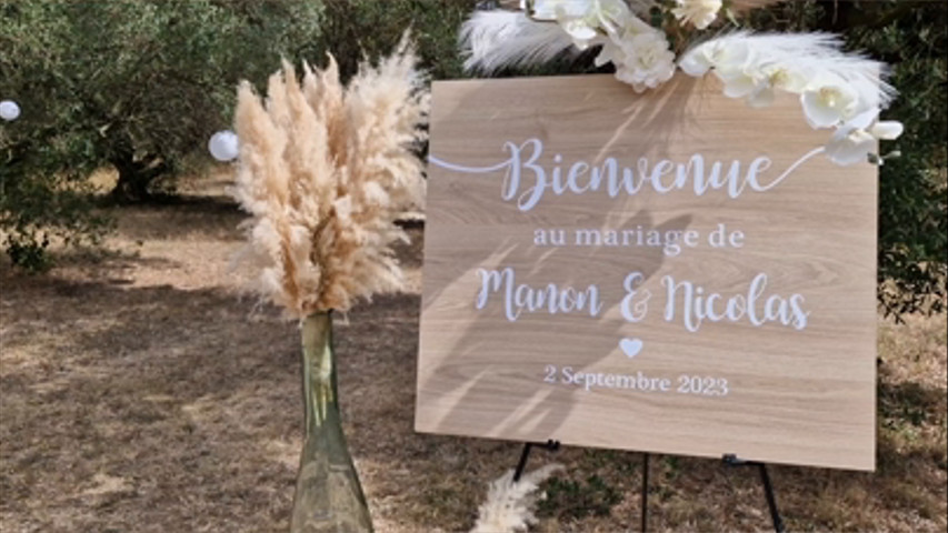 Amandine M  "Officiante de Cérémonie Laïque"
